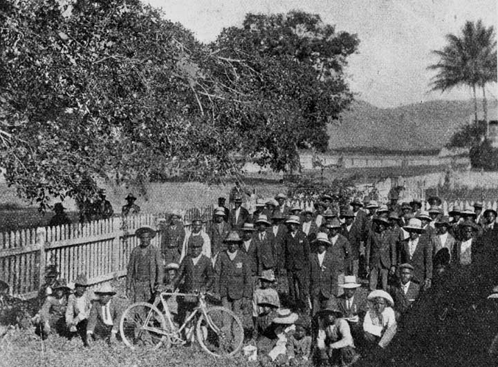 Former Pacific Island indentured labourers waiting for deportation, 1906